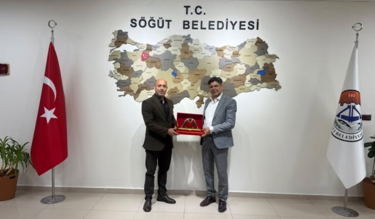 11haber-32210910-baskan-durgut-a-anlamli-hediye-0.jpg