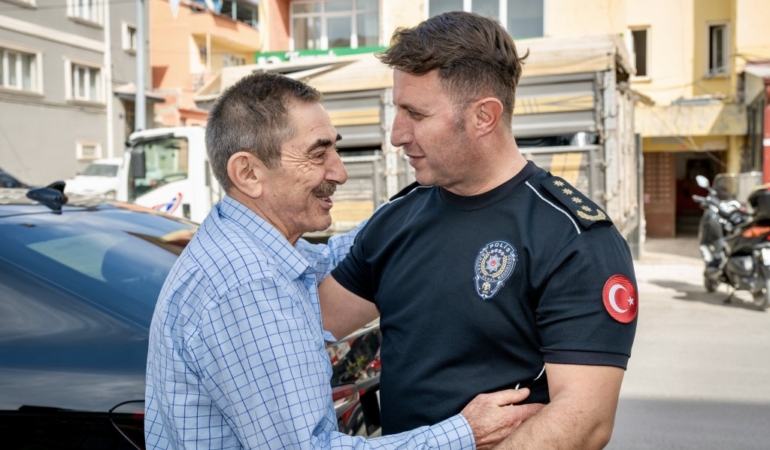 11haber-355833-mudur-caglar-dan-sehit-babasina-anlamli-ziyaret-0.jpg