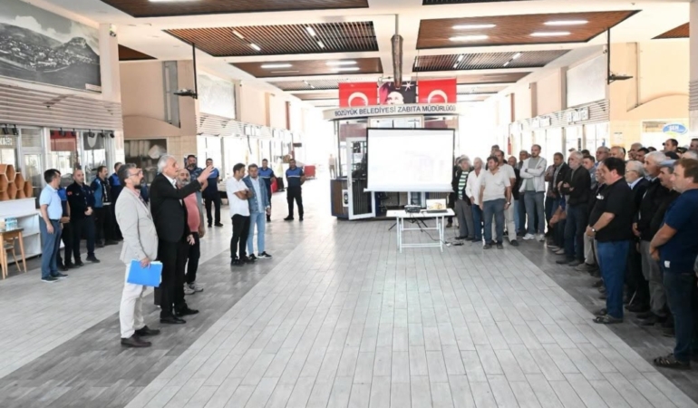 11haber-849812-bakkalcioglu-pazarci-esnafiyla-bulustu-1.jpg