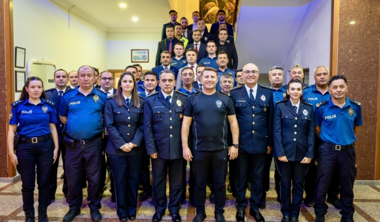 EMNİYET MENSUPLARINA RÜTBE TAKDİMİ
