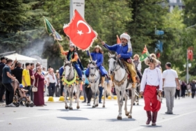 11haber-9112103-yorukler-sogut-te-toplaniyor-0.jpg