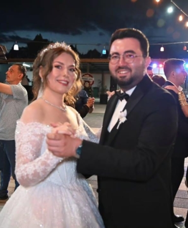 11haber-973179-burcu-ibrahim-in-mutlu-gunu-1.jpg