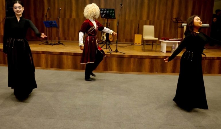 11haber-10821110-bilecik-te-kafkas-ruzg-ri-esti-2.jpg