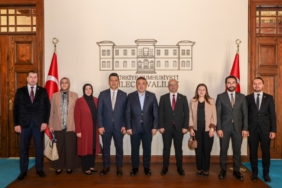11haber-3101415-vali-sozer-bilecik-barosu-yonetimini-kabul-etti-0.jpg