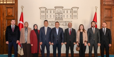 11haber-3101415-vali-sozer-bilecik-barosu-yonetimini-kabul-etti-0.jpg