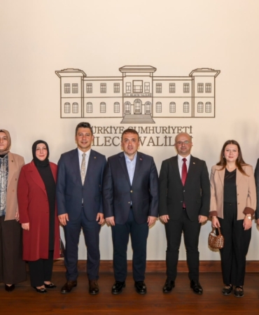 11haber-3101415-vali-sozer-bilecik-barosu-yonetimini-kabul-etti-0.jpg