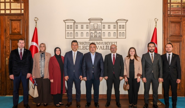 11haber-3101415-vali-sozer-bilecik-barosu-yonetimini-kabul-etti-0.jpg