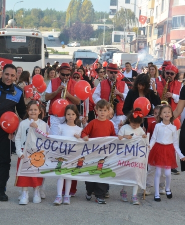 11haber-3891046-bilecik-te-miniklerden-cumhuriyet-bayrami-coskusu-1.jpg