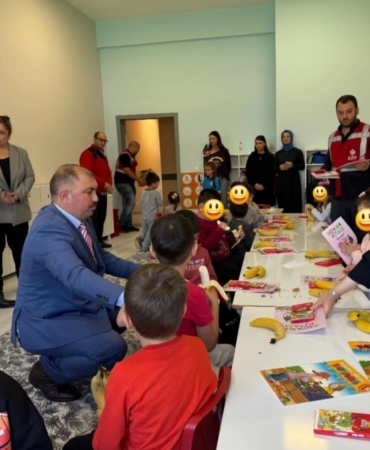 11haber-4871091-vakif-hayri-cocuklara-ulasti-0.jpg