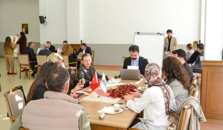 11haber-558679-bseu-de-cukuroren-biberi-analiz-calistayi-gerceklestirildi-0.jpg