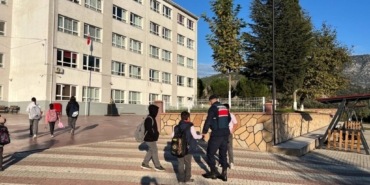 11haber-627773-bilecik-te-jandarmadan-okullara-siki-denetim-0.jpg