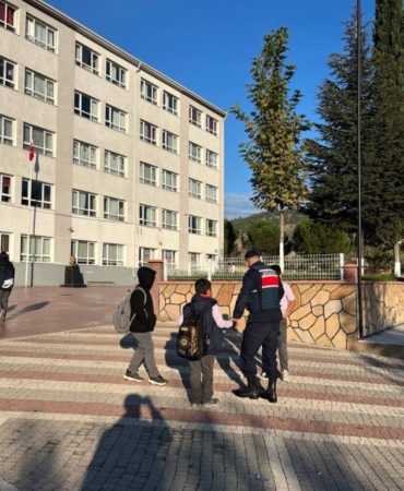 11haber-627773-bilecik-te-jandarmadan-okullara-siki-denetim-0.jpg